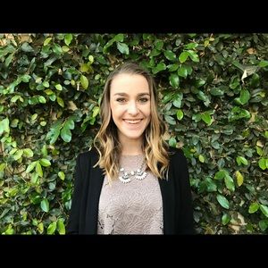 Meet your Posher, Elissa